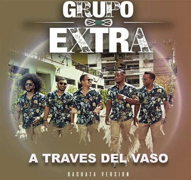 grupo extra a traves del vaso