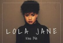 lola jane kiss me