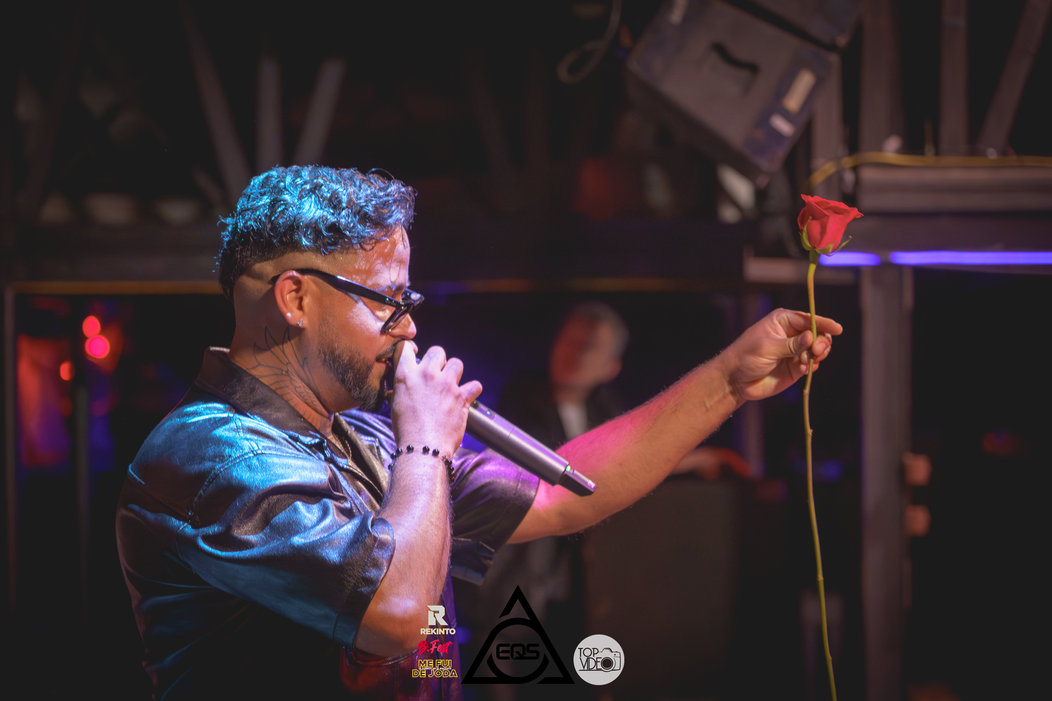 Vinny Rivera vive un grande anno musicale 2025 con il ritorno di EQS Musica vinny rivera live rosa